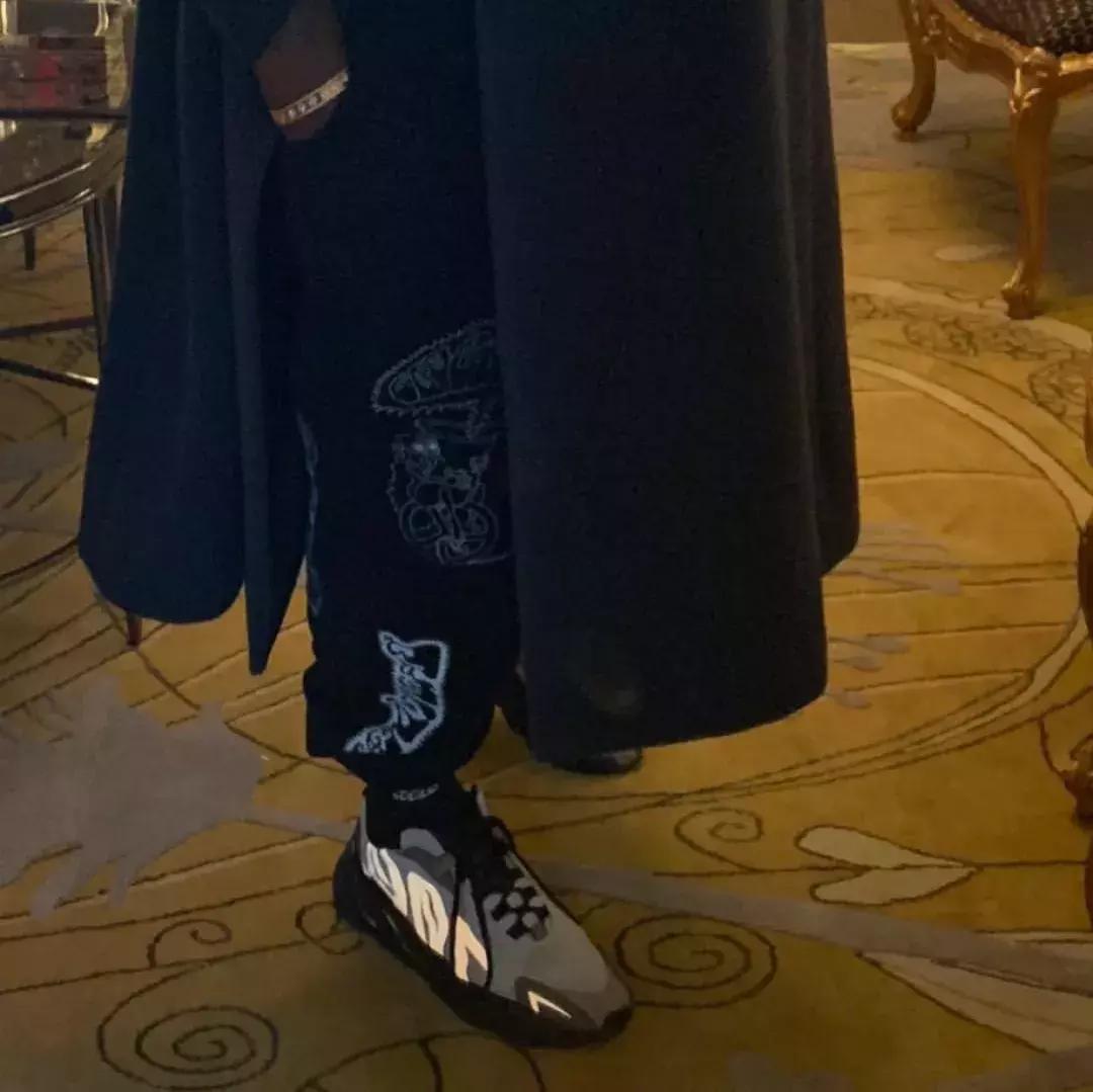 每日简讯｜YEEZY又有新版“700 VX”, Stüssy x Nike有点好看