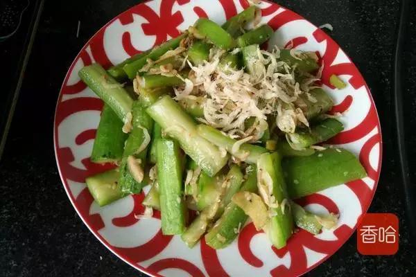 炒丝瓜时怎样才使丝瓜不出水,丝瓜要焯水吗西红柿炒丝瓜的做法