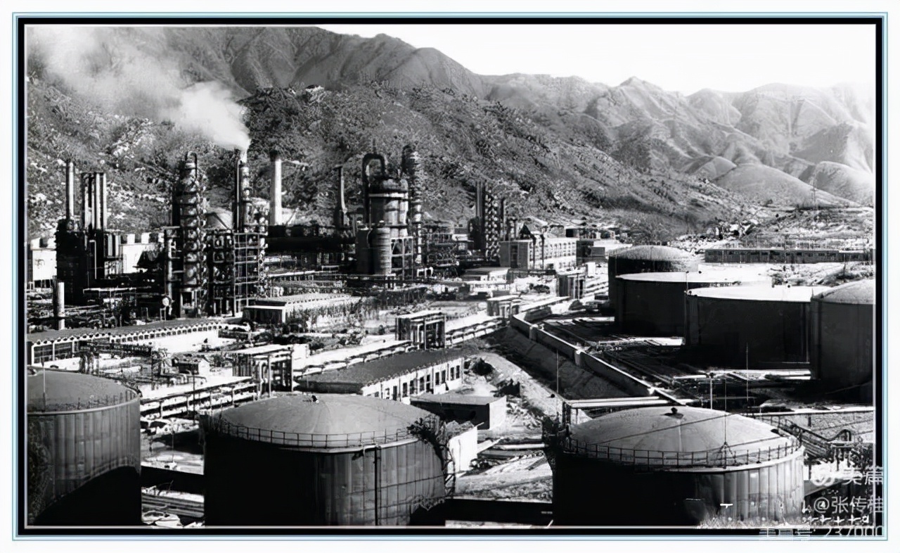 夜爬凤凰岭,雪落鸡冠山