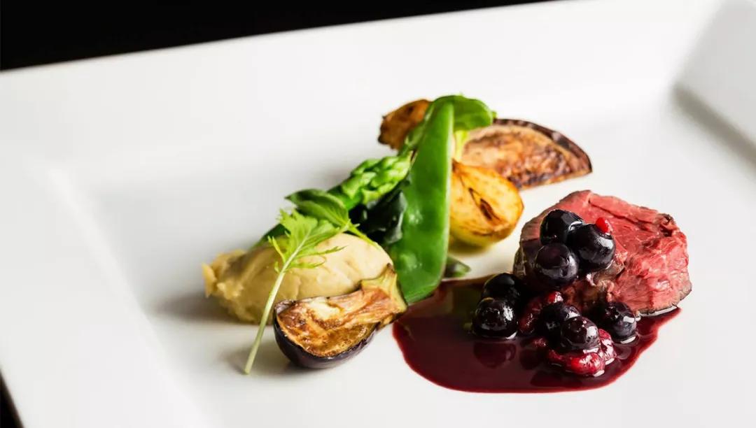 为英伦女神而生，20万日元一把的“樱和伞”，发售一小时就被抢光