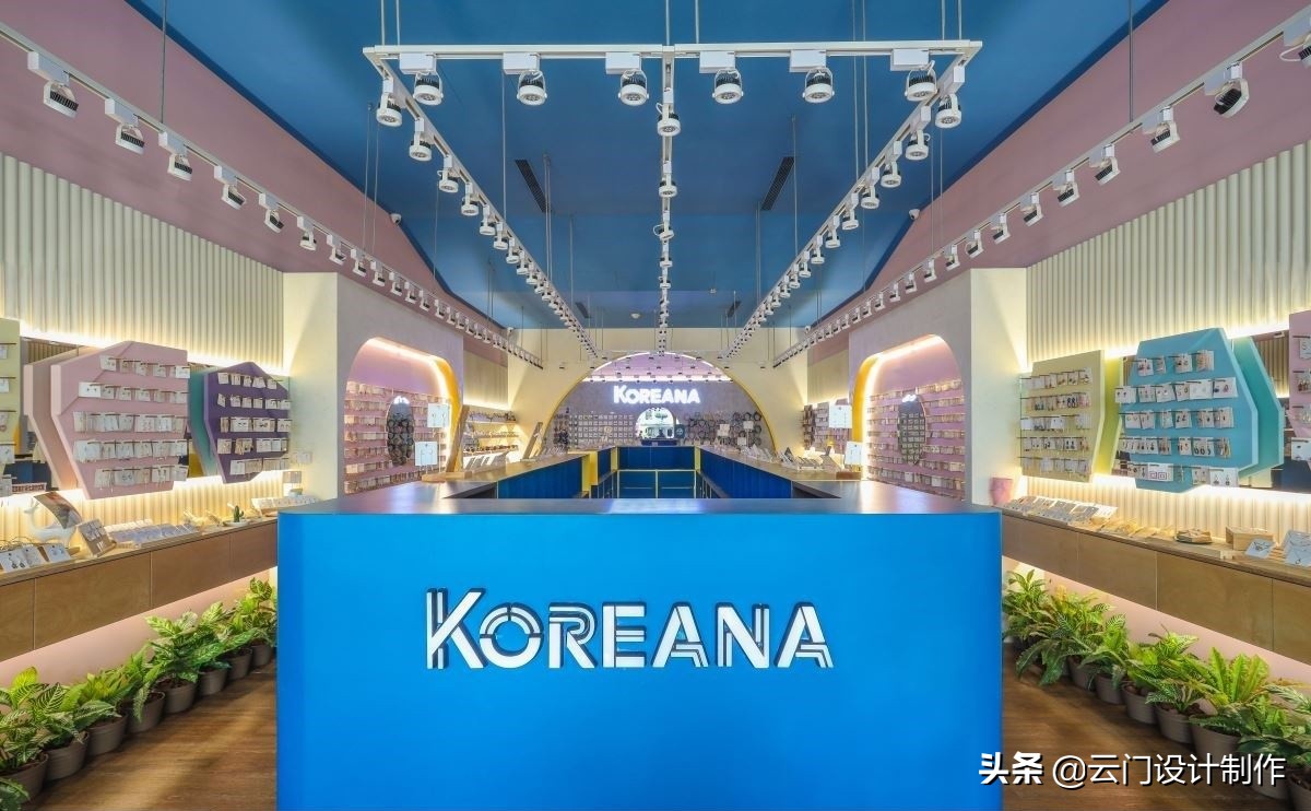 饰品游乐园！回转寿司陈列台与粉嫩饰品墙混搭，满足少女们购物欲