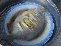 清蒸鲳鱼详细做法,清蒸鲳鱼如何制作