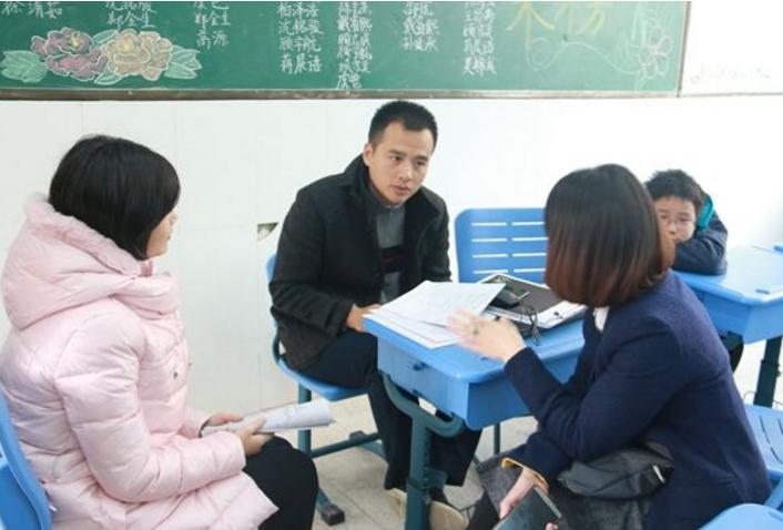 “最倔强宝爸”走红，频繁改动班级群名，老师气得无语：移出群