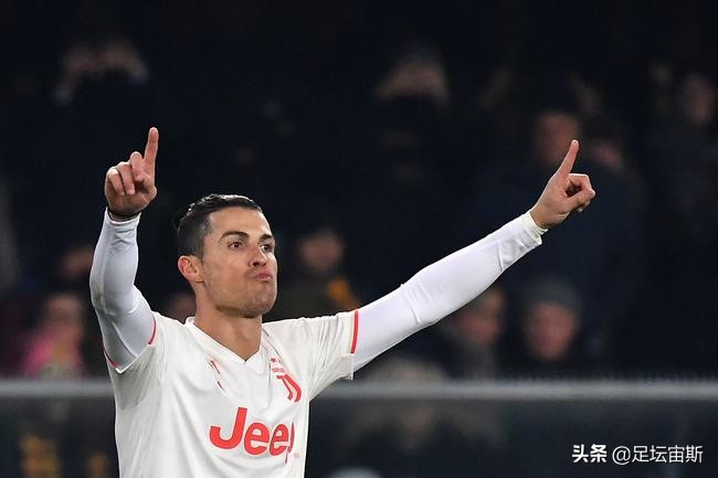 c罗踢飞草皮,c罗100秒凌空踢板纪录