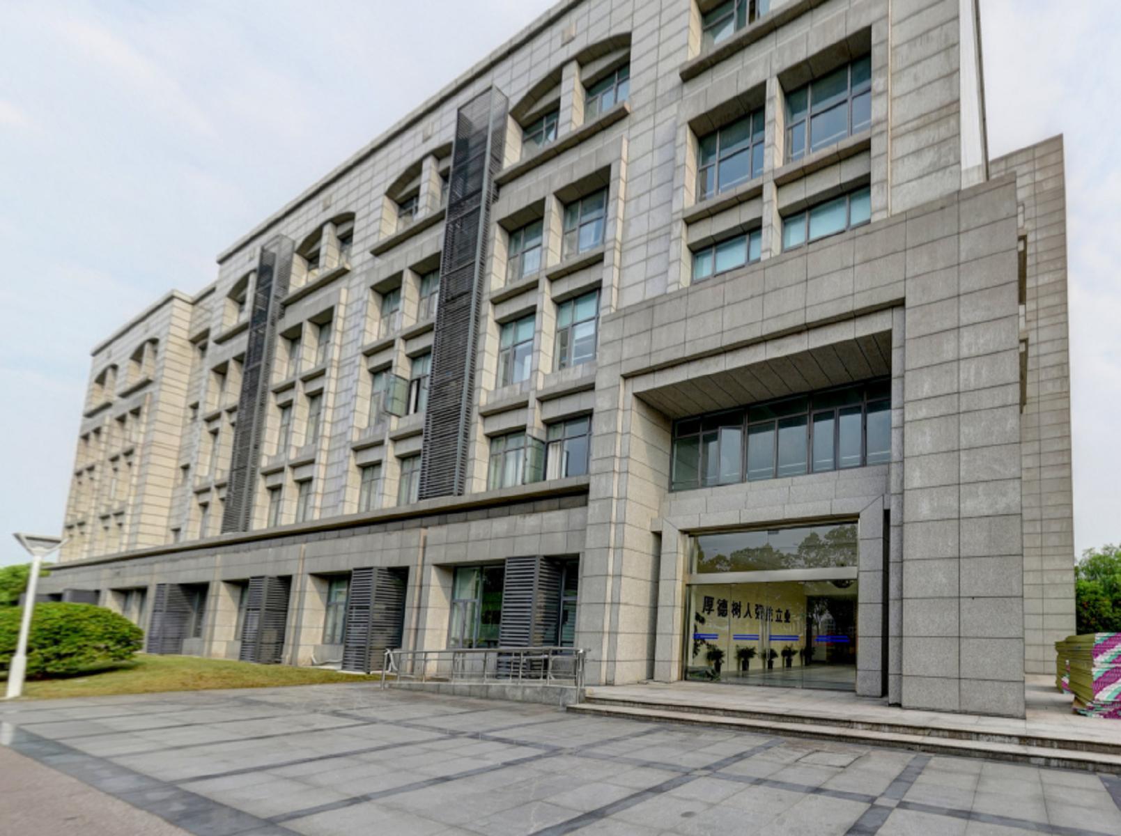 学院发展取得了长足的进步,学院发展历程与特色