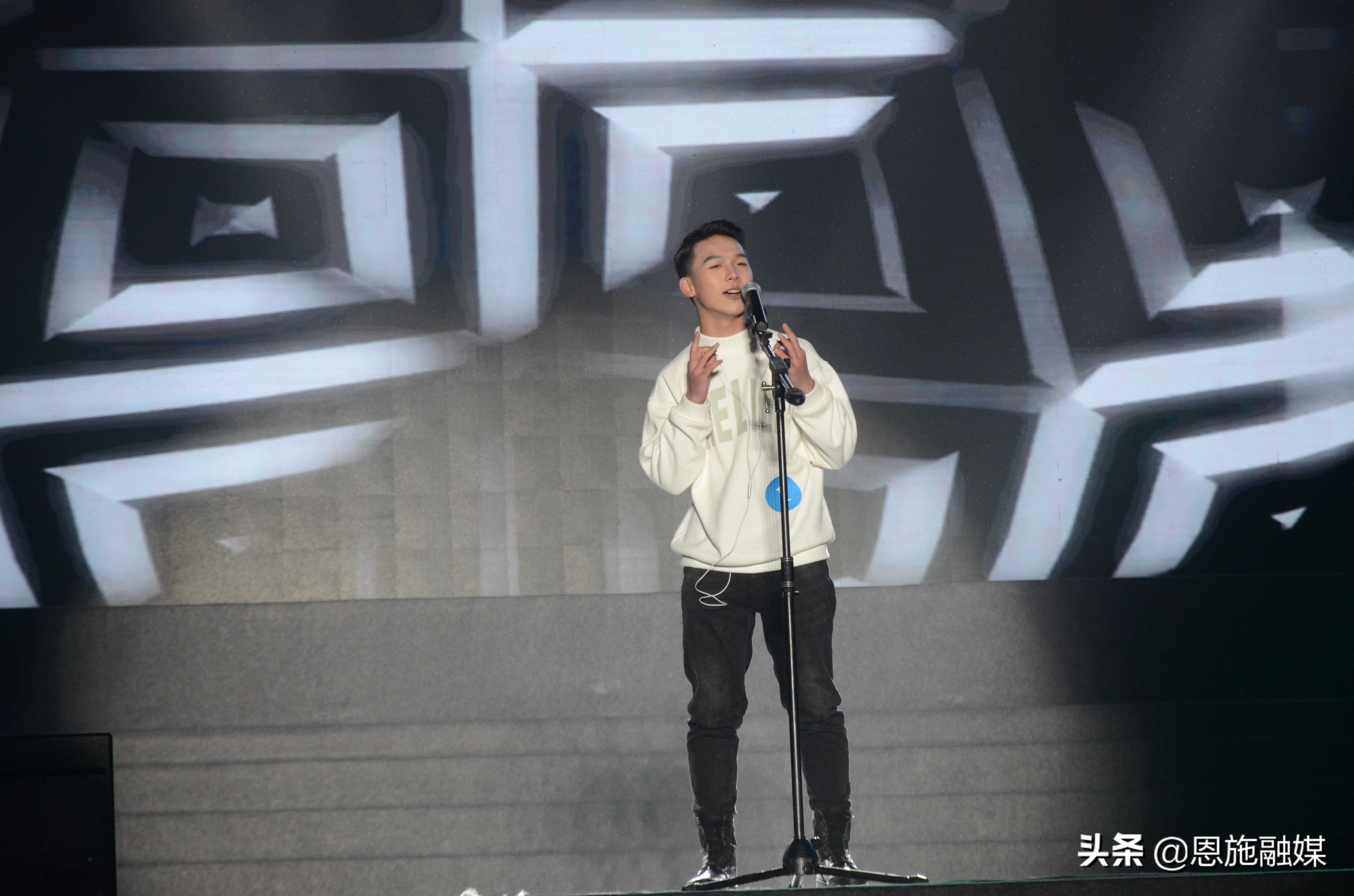 校园歌手大赛震撼全场的歌曲,校园十大歌手大赛剪影