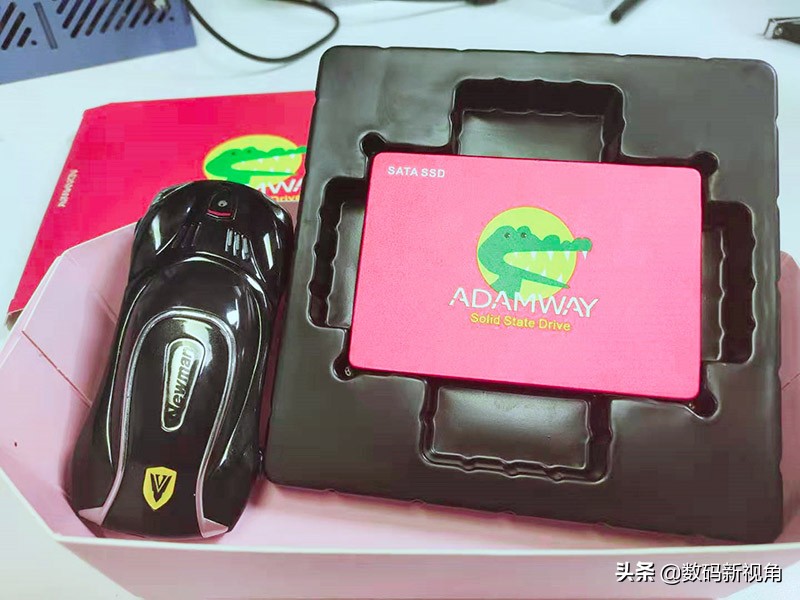 线下买到卡通鳄鱼风格的SATASSD，外貌不扬，性能爆表