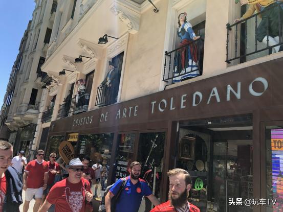 开手波等30个红灯，飞十几小时到万达看场欧冠，哪样更酸爽？