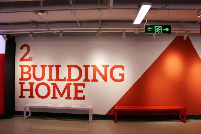 升级改造后的农贸市场夜景太美了,改造升级的农贸市场变靓了