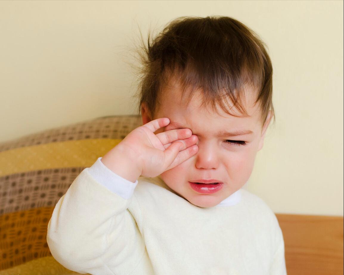 一点响声就睡不着什么原因,宝宝睡觉有点声音就醒的处理方法