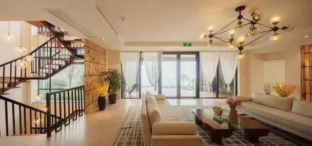 德清最高峰上的云端民宿，躺在离星空最近的床上