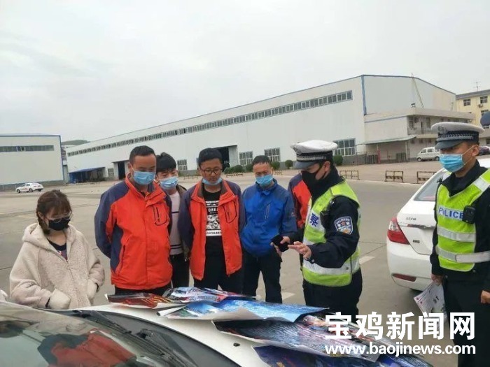 交警交通安全宣传提示,交巡警大队开展交通安全知识宣传