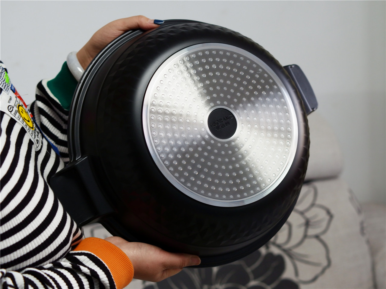 英国帝伯朗灵感系列紫钻钛金多用锅让居家烹饪变的快乐起来