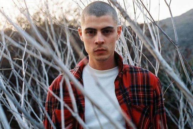 美国潮牌T恤,潮牌正品fearofgodessentials