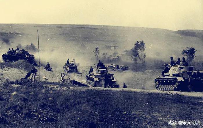 历史怪现象：拿破仑和希特勒为何都非要打苏联？里面有啥猫腻？