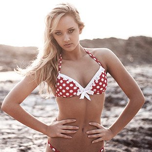 怎么正确地穿连体泳衣,有袖连体泳衣正确穿法