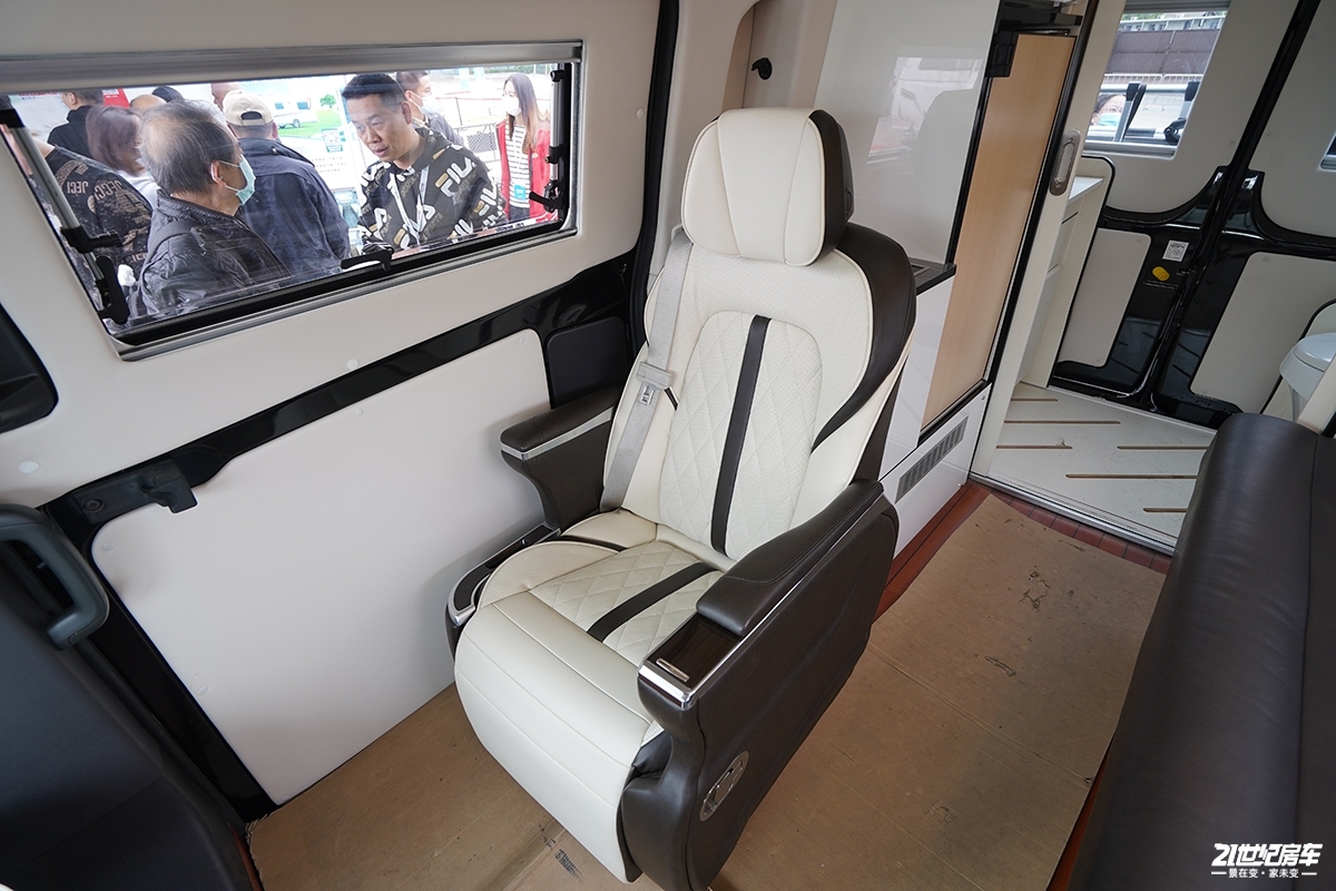 19江铃福特全顺多少钱,19.98万新全顺房车价格