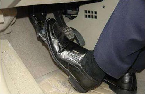 学车是需要有技巧的把车学会,学车就是学离合