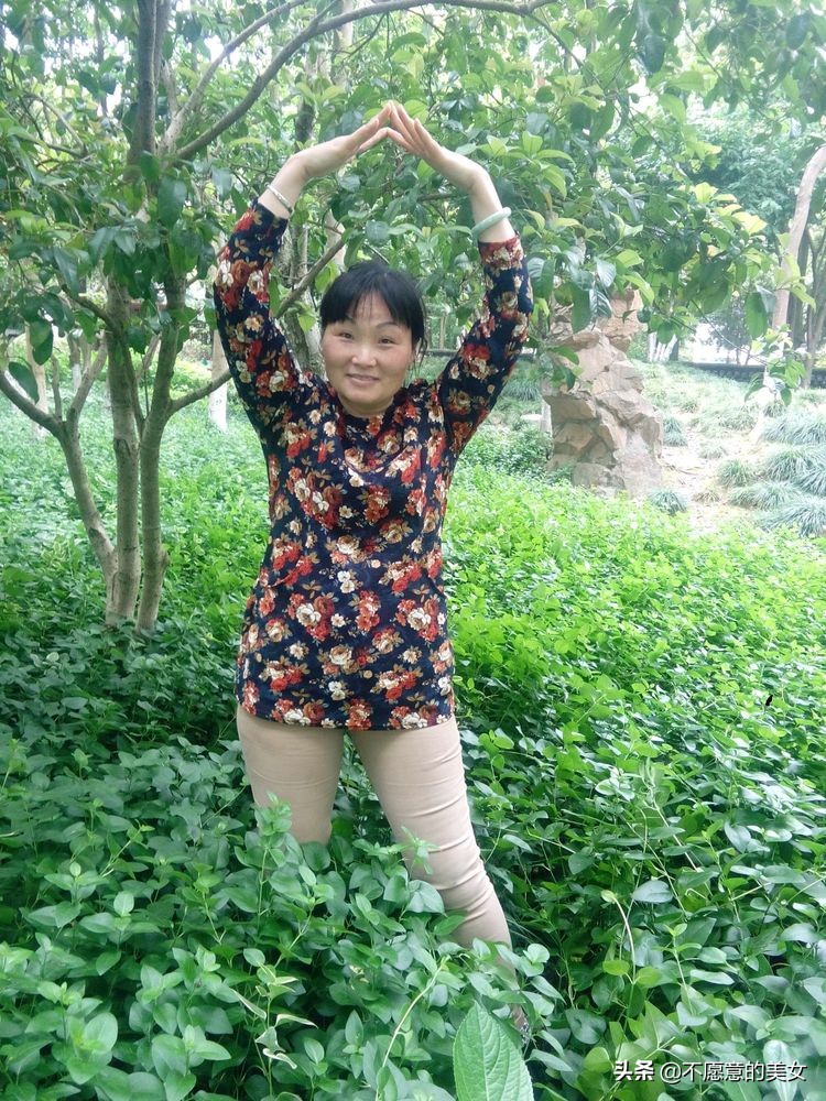 可爱的少妇自拍越来越丰满越来越成熟了