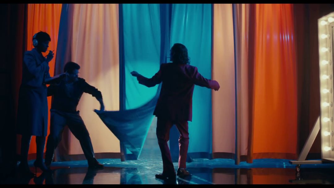 小丑口碑大爆豆瓣评分9,dc新片小丑首曝预告风格黑暗