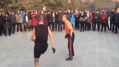 哪吒之魔童降世和敖丙踢毽子,哪吒和敖丙踢毽子的样子怎么画