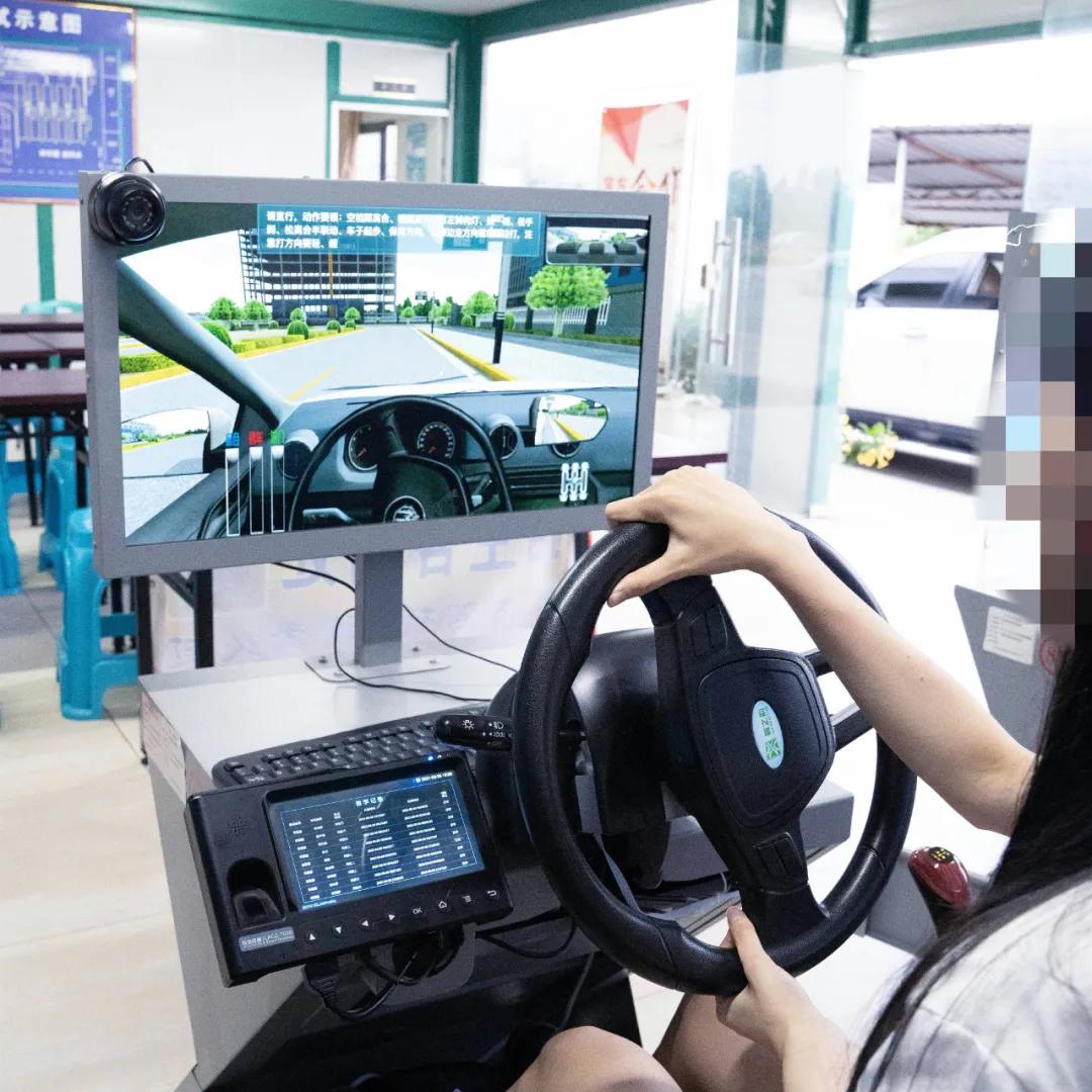 学员左右不分的搞笑教学,驾校学员左右不分