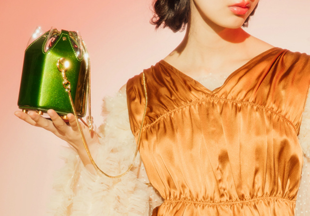 不要再背烂大街的双肩包了,别再背烂大街的轻奢包