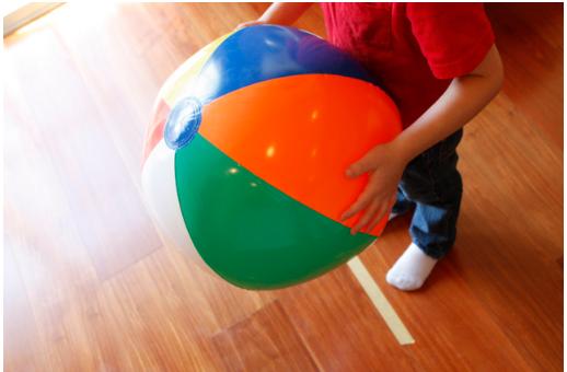 室内拍球训练儿童游戏,精细动作训练游戏3-6岁掷球
