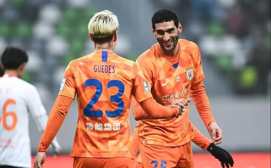 鲁能争议判罚视频回放,裁判对鲁能争议判罚集锦