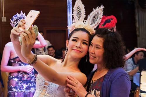 泰国人妖以什么为生？四种常见工作，有的还要考取证书