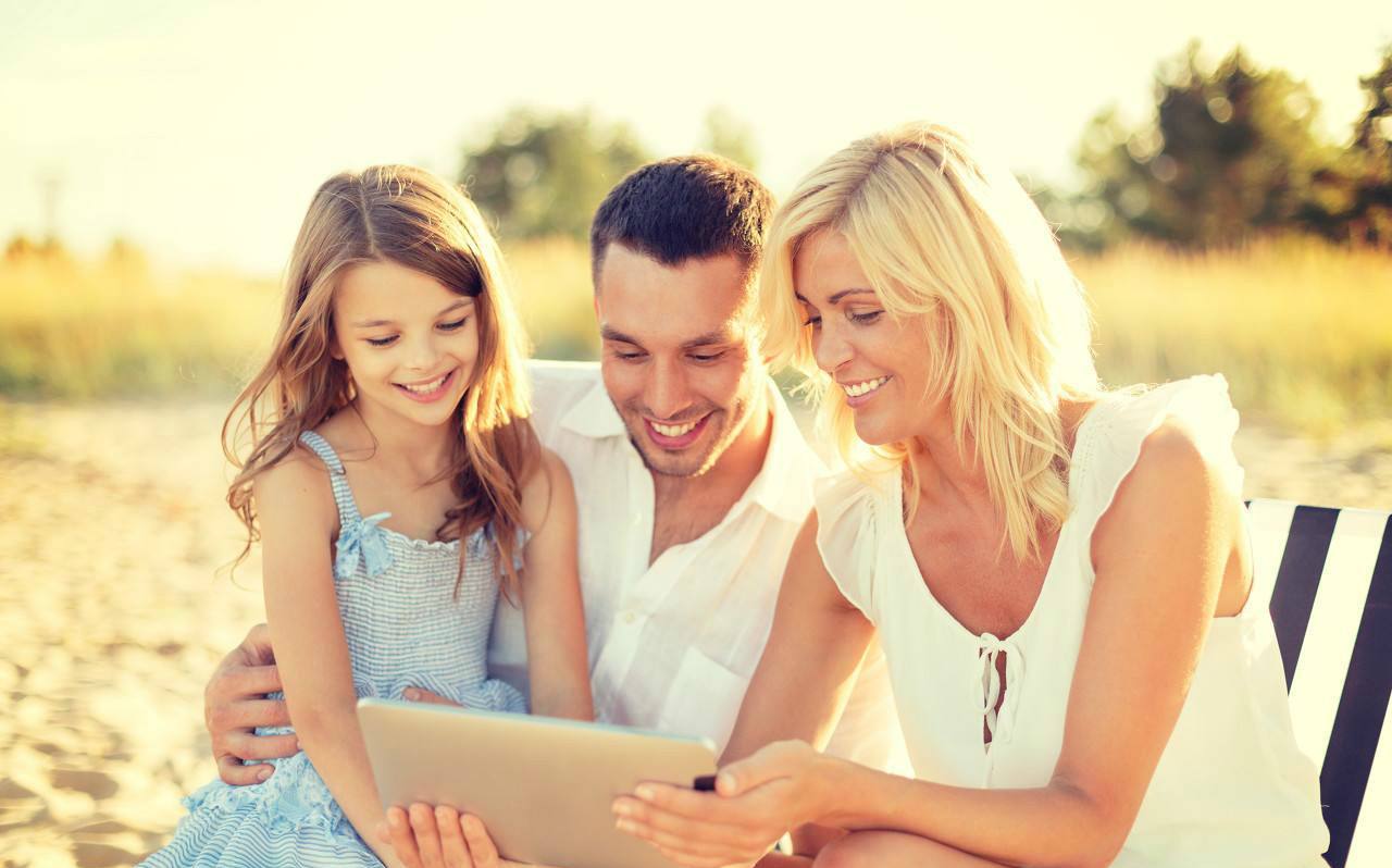 解读《阳光普照》：一场亲情和解的背后，是舍弃疏远与偏见的结果