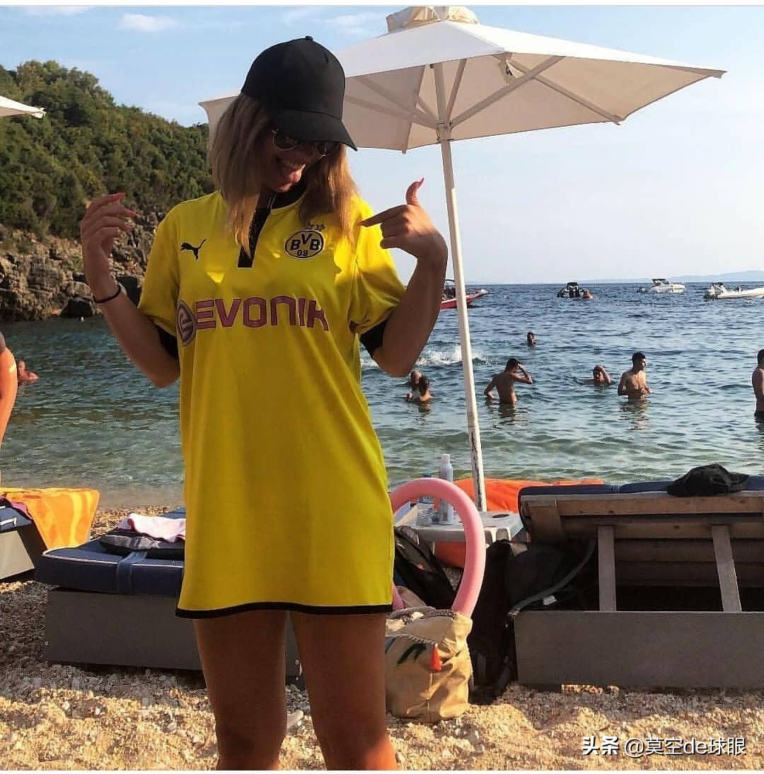 热爱足球的姐妹们最帅气,迟到的说一声,祝所有女球迷节日快乐!