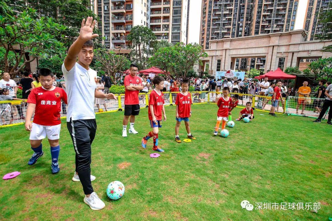 深圳佳兆业队走进社区500多名萌娃嗨翻小长假