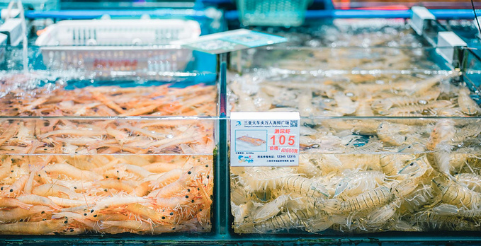 三亚本地人最爱去的海鲜广场，每天都是人山人海，好吃还不贵