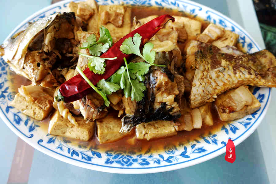 好吃的清汤豆腐炖鱼,鱼肉嫩鲜超下饭