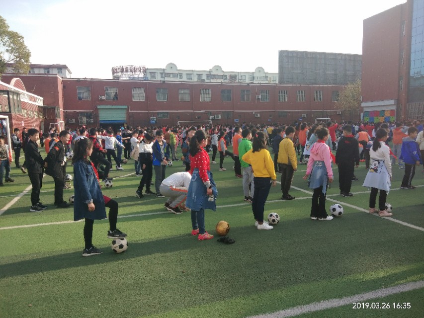 伏羲路小学课间操足球操,文化路小学大课间操