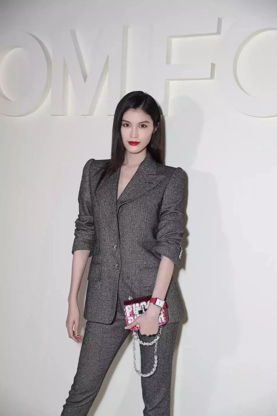 何穗和景甜综艺节目,何穗井柏然代言的视频