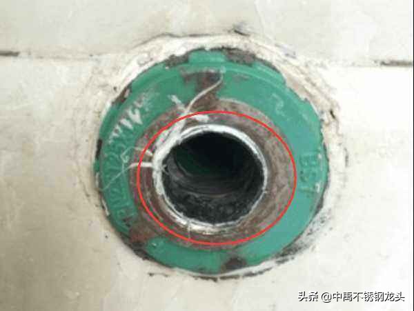 水龙头断在墙里如何轻松拿出,墙上水龙头断了怎么办教你一招