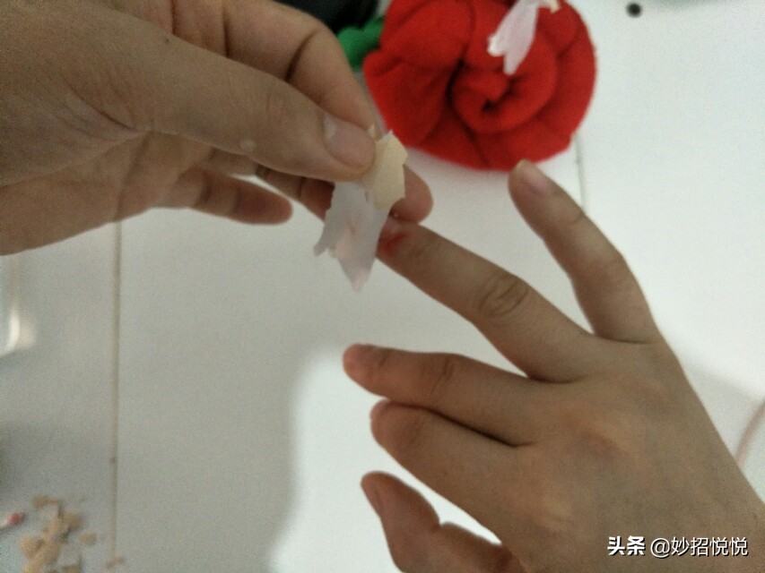 不小心被划破,这样做可以让它快速愈合,学会赶紧试试吧,很实用