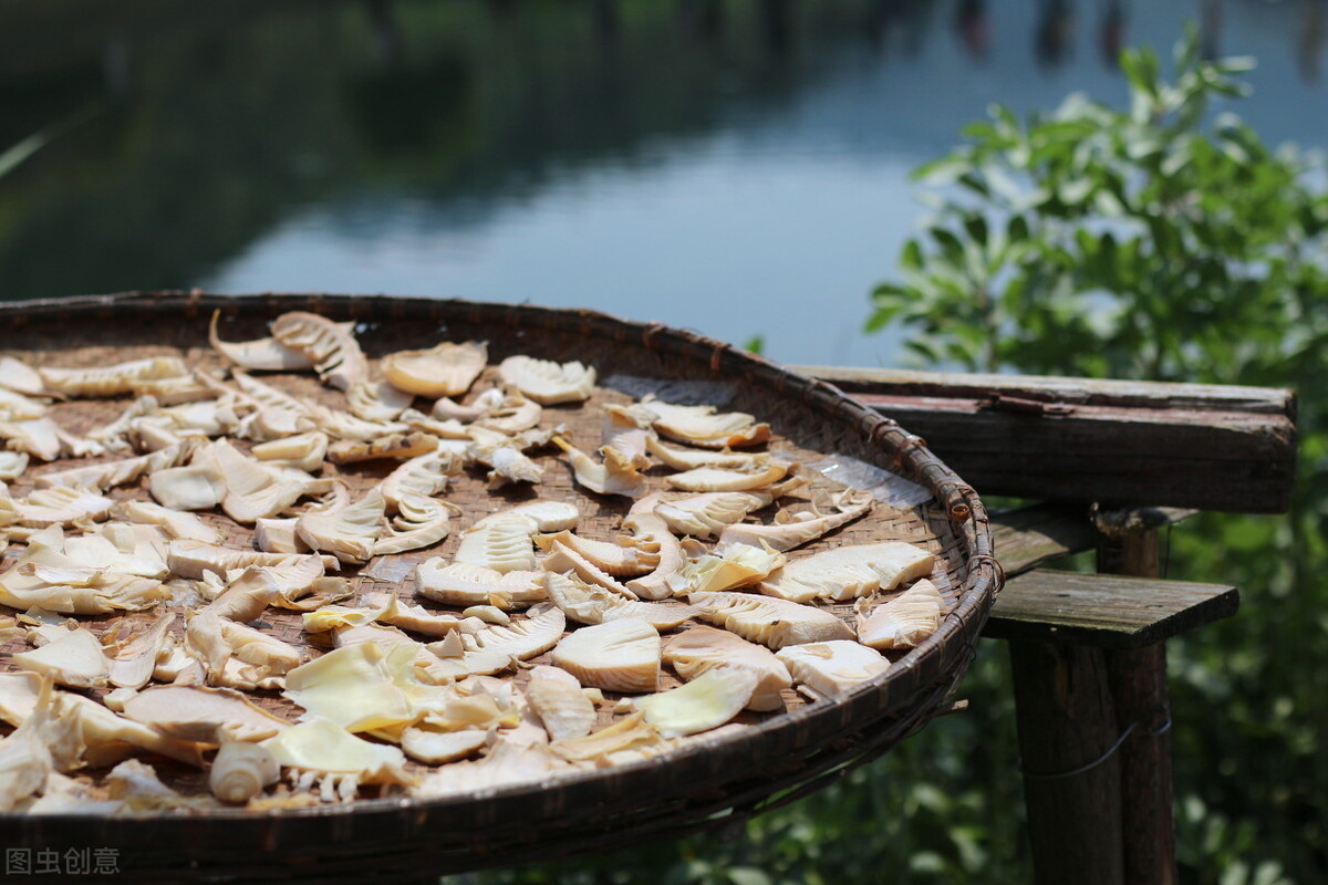 笋煮花生米笋干是不是很硬,笋干泡了直接炒