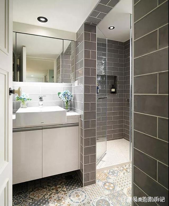 82平的房子装出100平的效果,一进房子就被玄关迷住