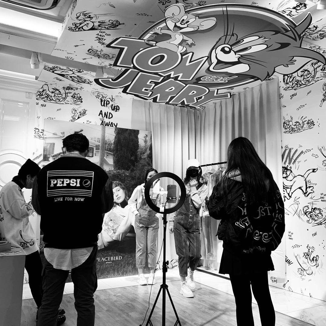 怎样在朋友圈卖衣服赚钱,在微信上卖衣服生意好吗