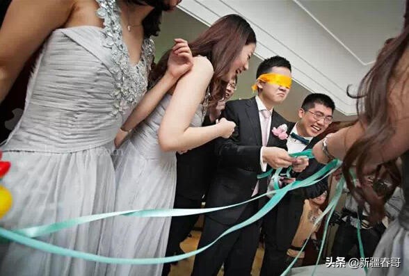 接亲游戏小攻略让你的婚礼更有趣,新郎接亲堵门游戏大全