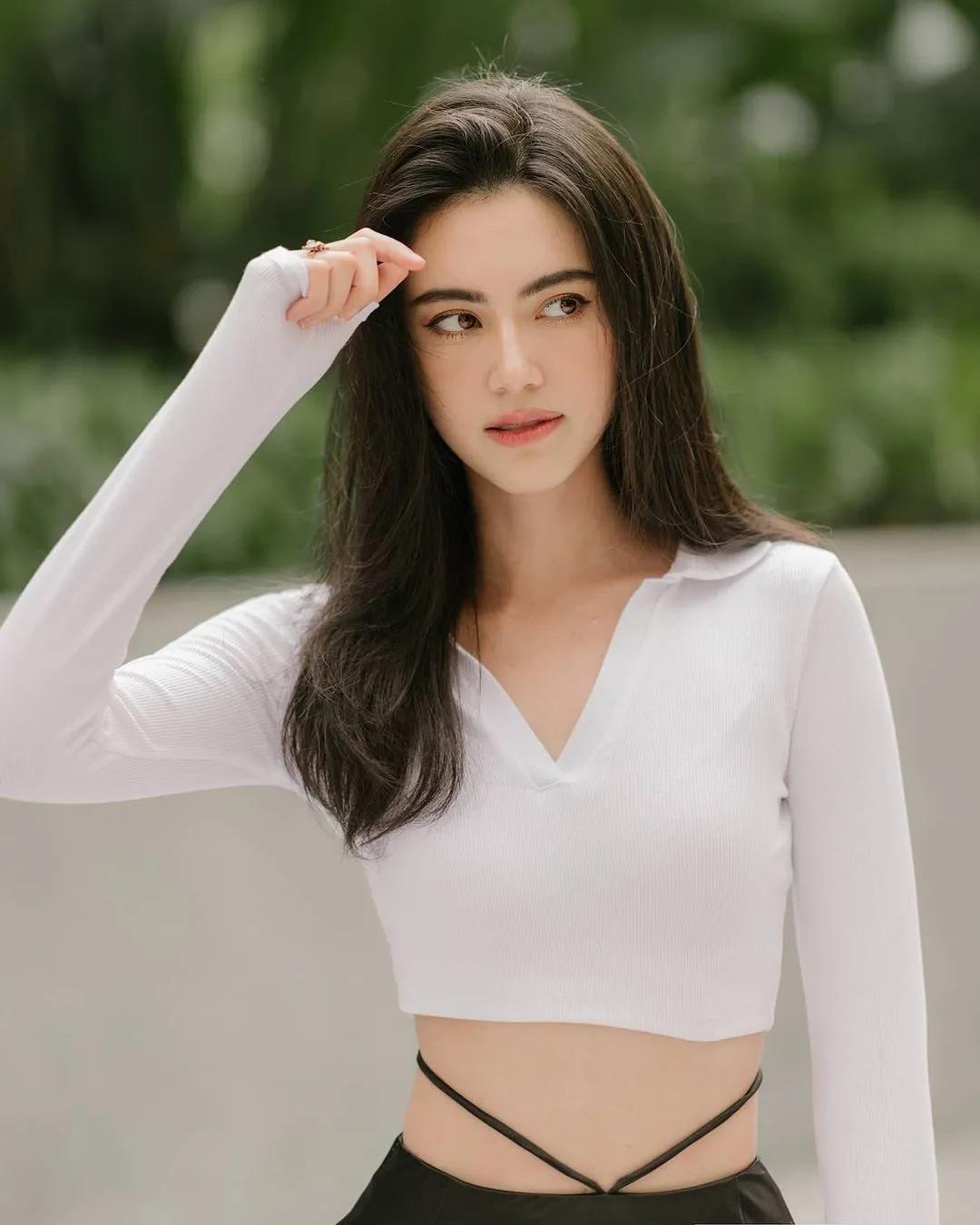 气质针织秋冬穿搭一整套,明星同款针织衫日常穿搭