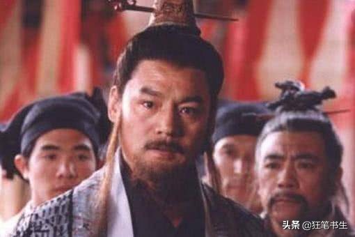 九阴九阳真经流落江湖，被前朝太监所得，他结合两经创出葵花宝典