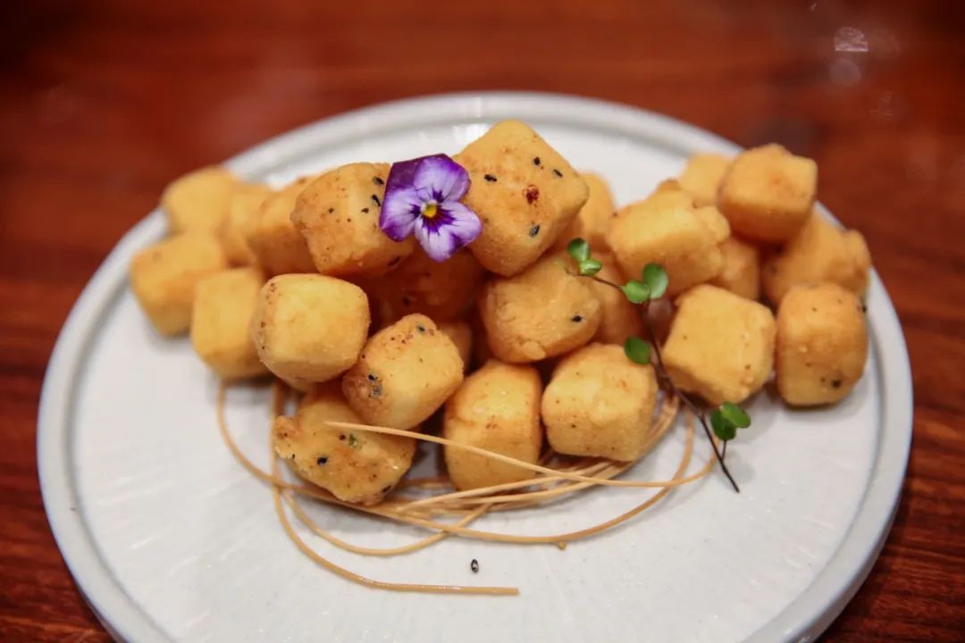 住进风景里温泉酒店,住进风景里旅游度假温泉酒店