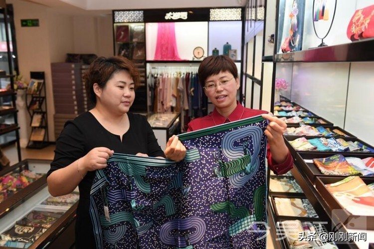 在创新中赋予丝绸蚕桑生命力——访“吴江时代新人”胡毓芳