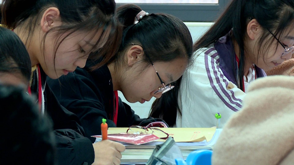 儿童肥胖近视产生的原因,青少年近视肥胖等问题备受关注