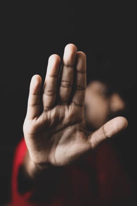 多次外国性侵亲生女儿获刑,马来西亚男子性侵俩女儿被判702年