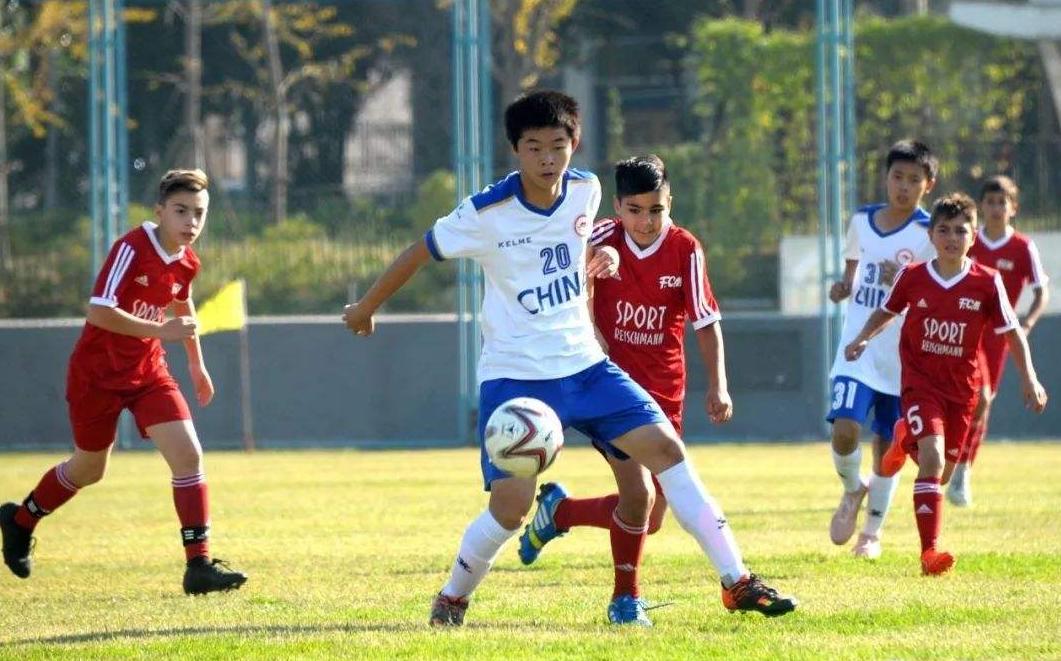 少年巴塞罗那训练，回国却染上新冠